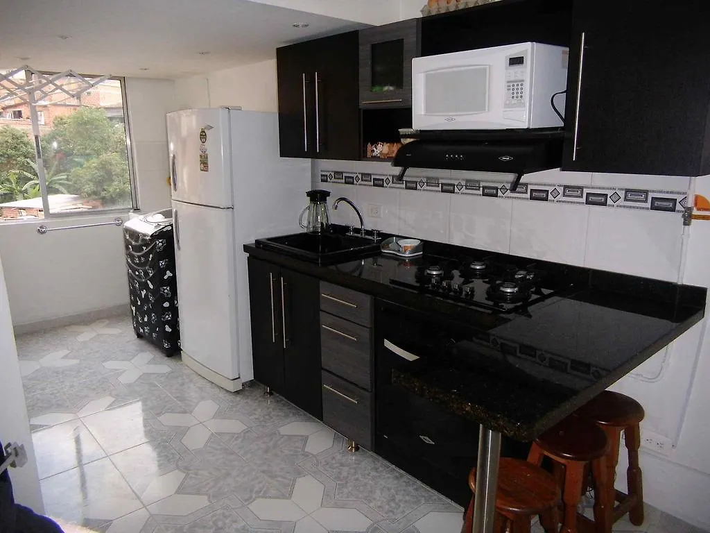 Habitacion En Apto Los Ositos Medellin Homestay