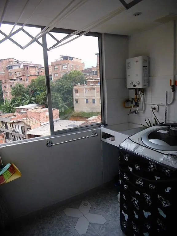 Habitacion En Apto Los Ositos Μεντεγίν Δωμάτια σε οικογενειακή κατοικία